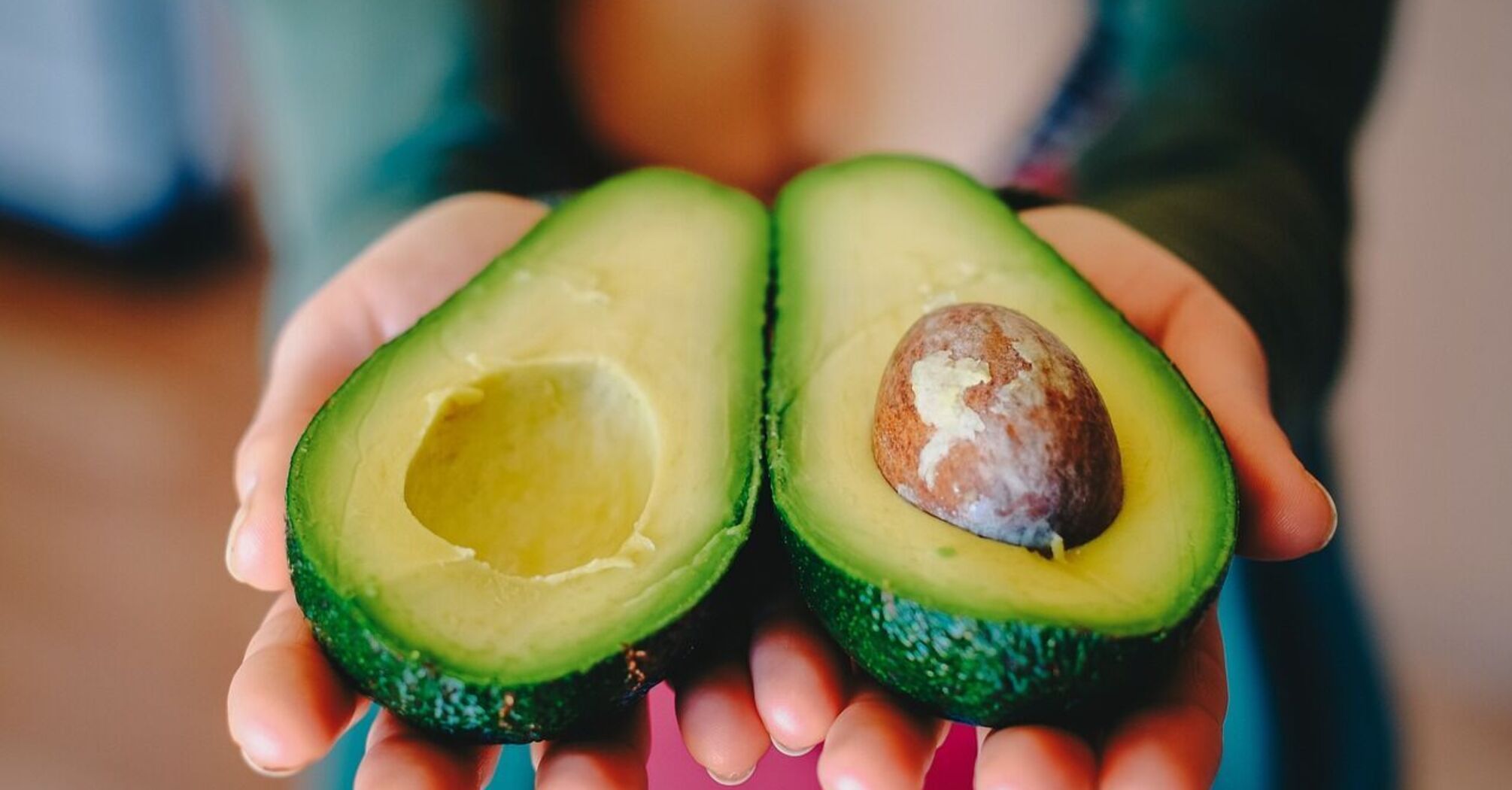 Turns black quickly: where not to store avocados to prevent them from spoiling