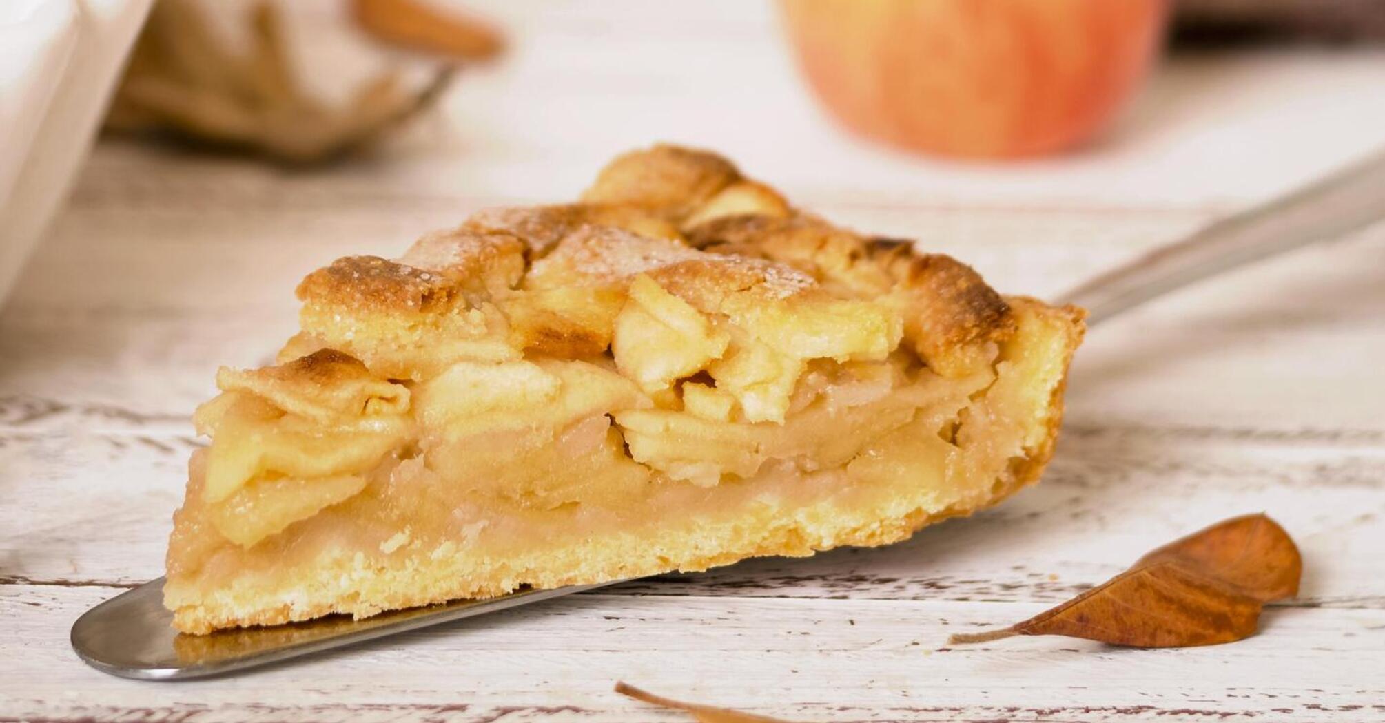 Apricot pie with cottage cheese filling: when you don't know what to do with seasonal fruits