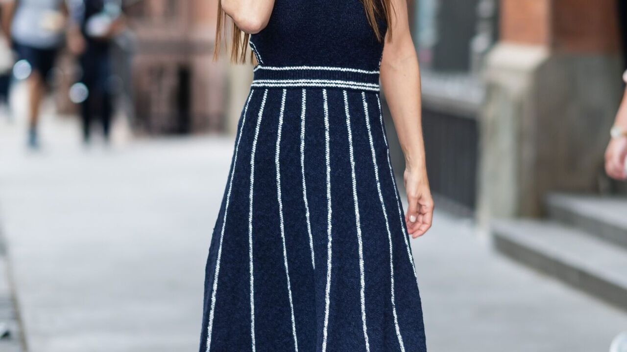 Sweater dress. Katie Holmes showed off the perfect outfit for summer evenings