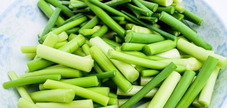 Garlic arrows for the winter: how to freeze conveniently and where to use