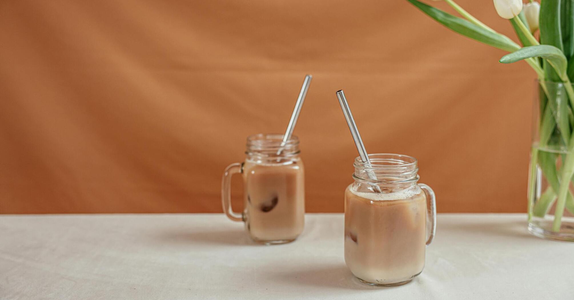 How to make an iced latte with foam without an expensive coffee machine: useful tips