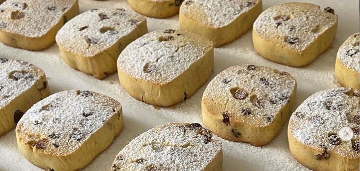 Shortbread cookies "Polino" with raisins: pastries just melt in your mouth