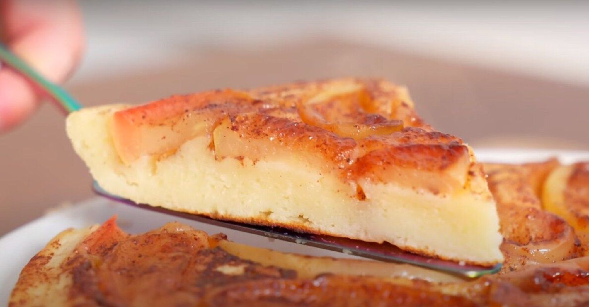 How to make an apple pie without an oven: it turns out lush and juicy