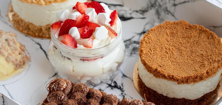 Without raw eggs, coffee and alcohol: delicious strawberry tiramisu in 10 minutes