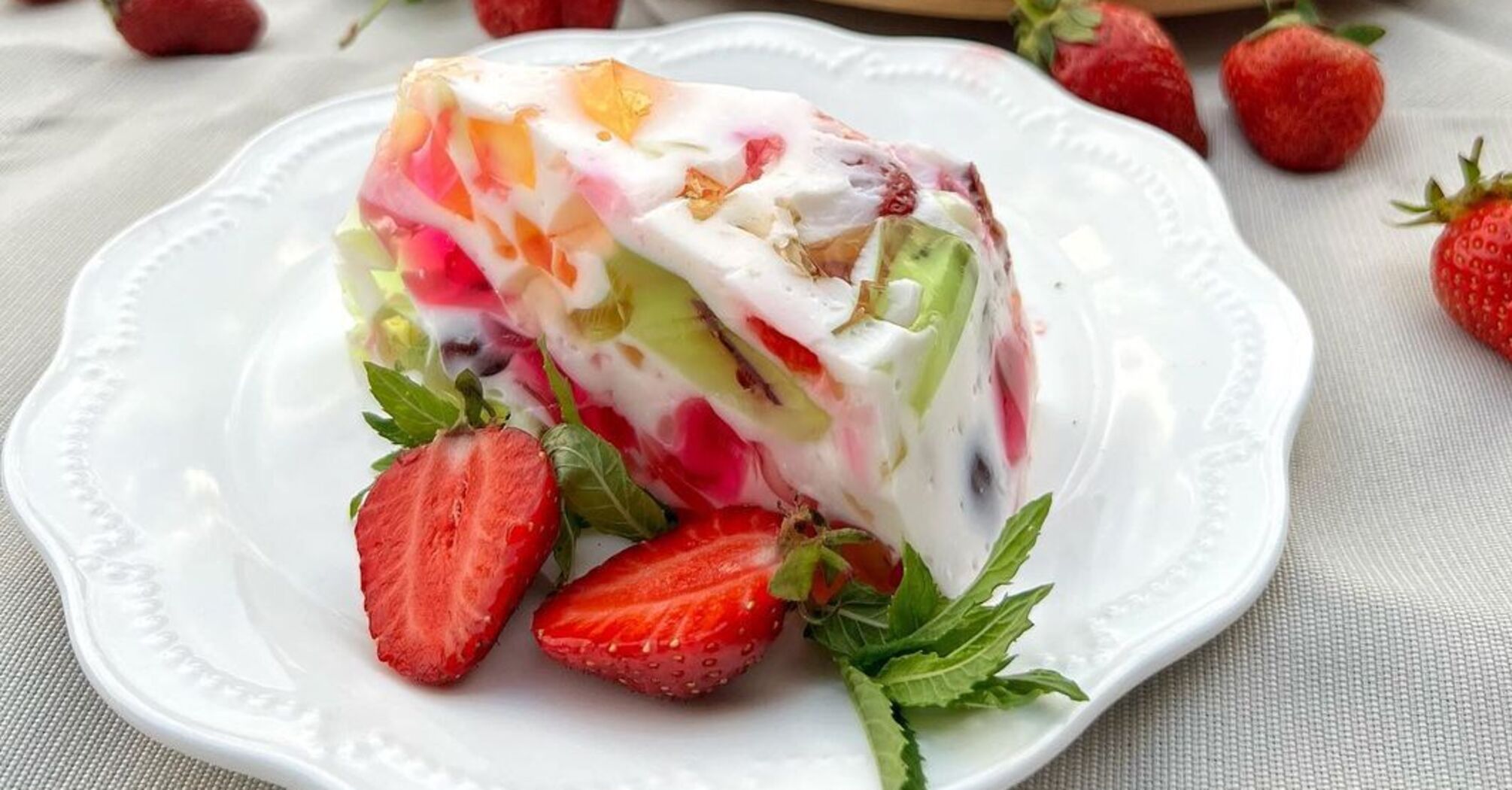 Jelly cake with berries