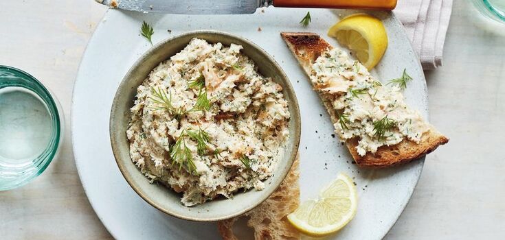 Toast with tuna, eggs and green onions: the most budget-friendly appetizer in 5 minutes