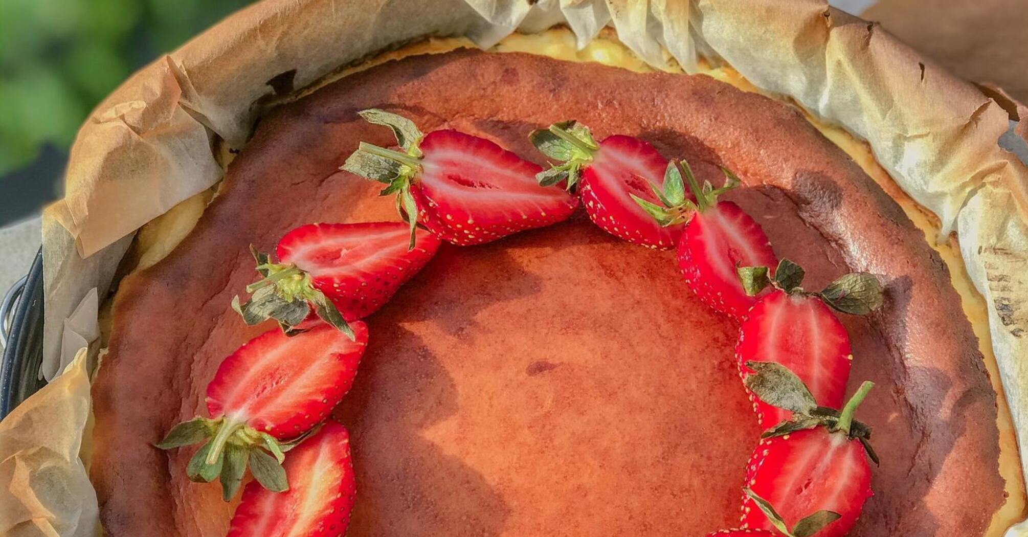 Crispy pie with strawberries: how to make shortcrust pastry correctly