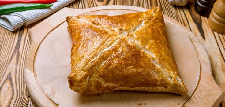 Lazy khachapuri with cheese: prepared without kneading the dough