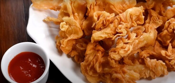 Fried curly potatoes: what is the secret of unusual breading