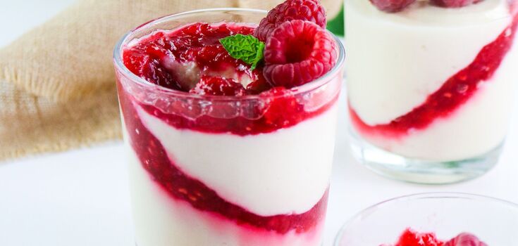 Elementary raspberry panna cotta: how to make at home
