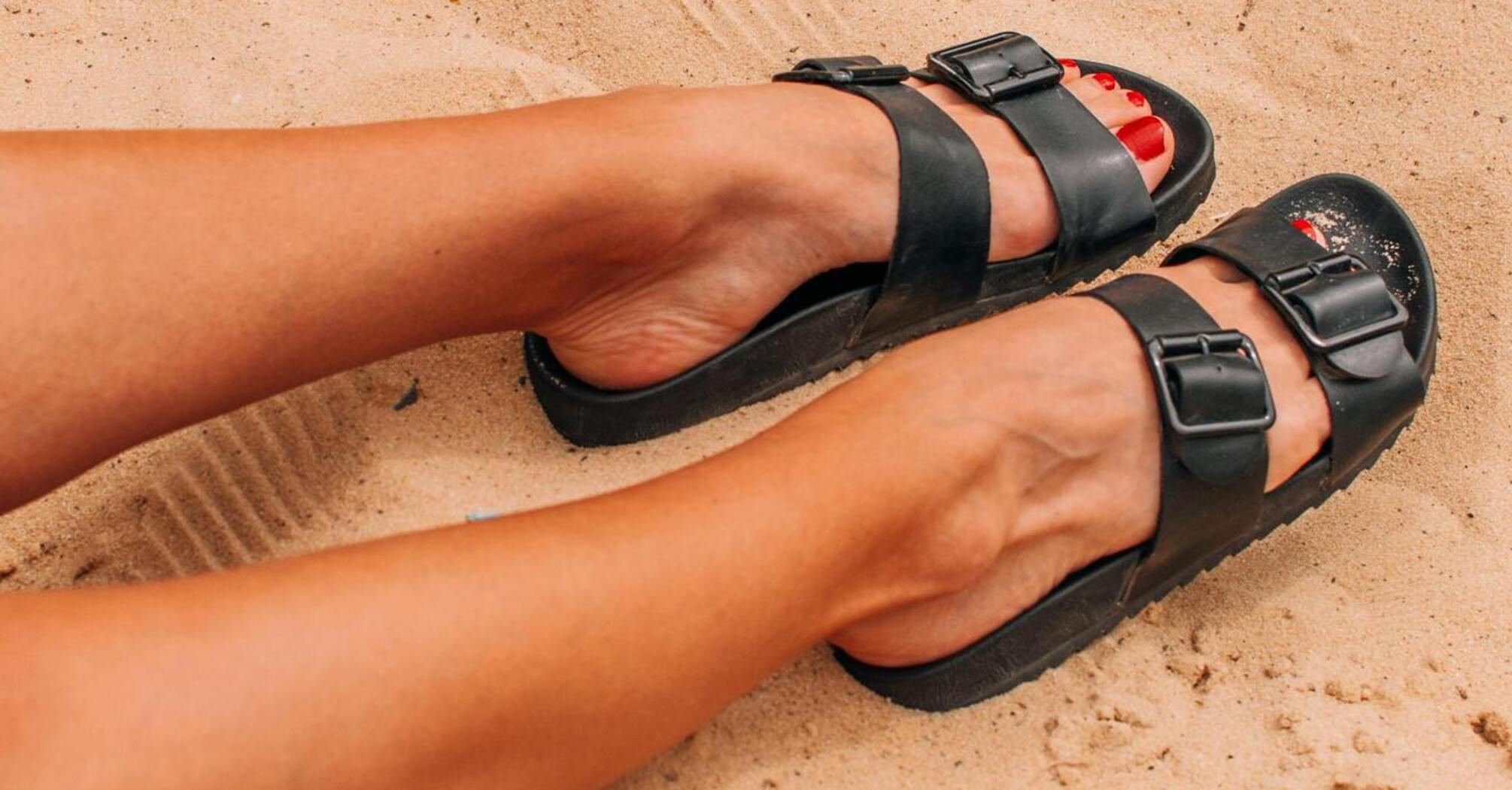 The stylist named the sandals that will become the hottest trend of summer 2024. Photo