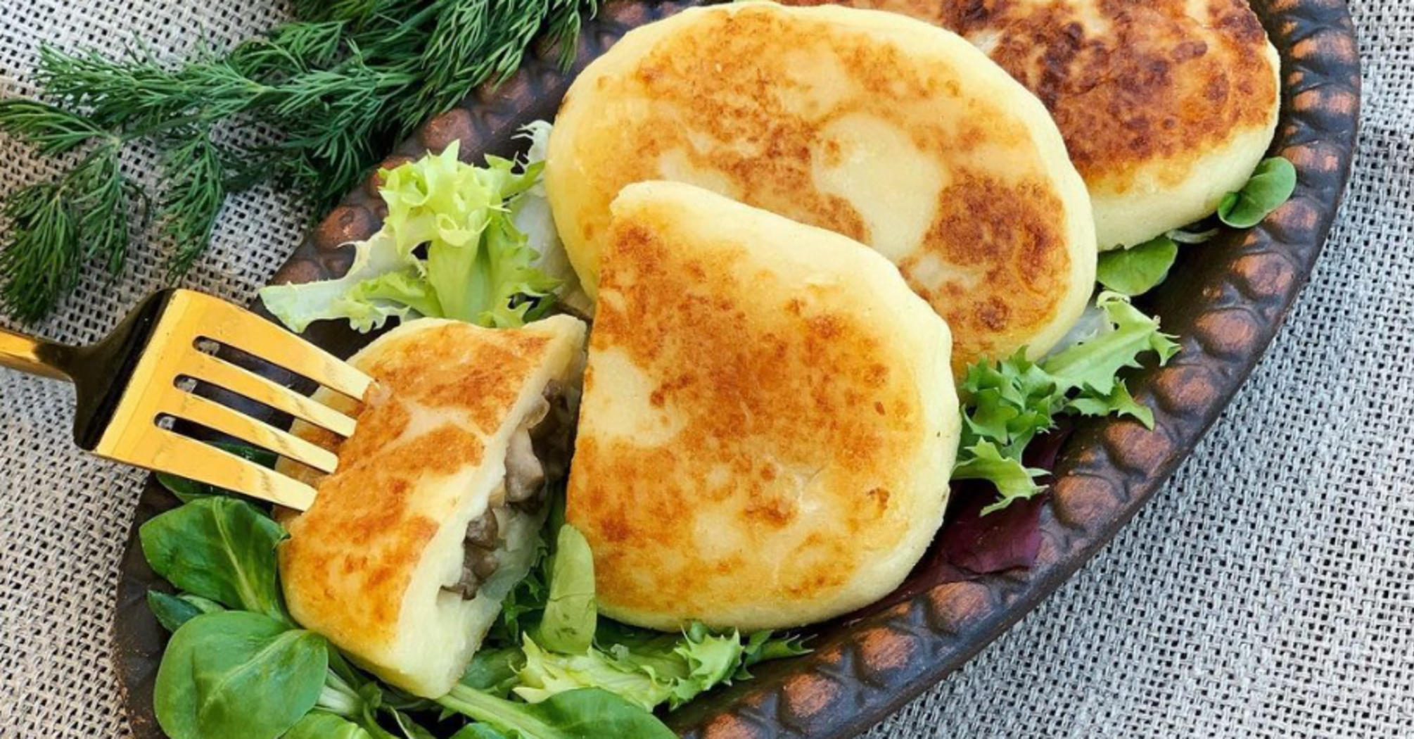 Golden potato zrazy with mushrooms: you do not need eggs