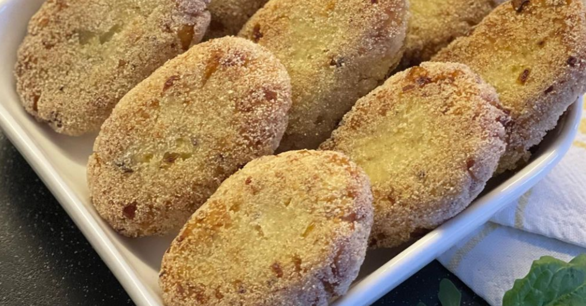 Fish cutlets in a new way: what to add to the base