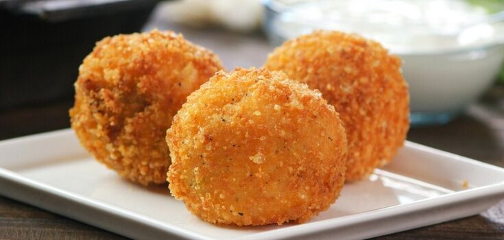Potato balls with cheese in 15 minutes: even yesterday's mashed potatoes will do