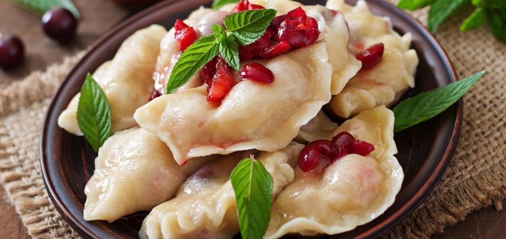 The most delicious varenyky with cherries: the secret is puffy dough