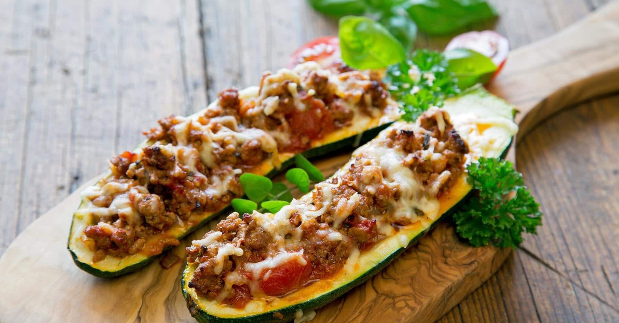 Stuffed zucchini with meat in the oven: how to prepare a budget seasonal dish