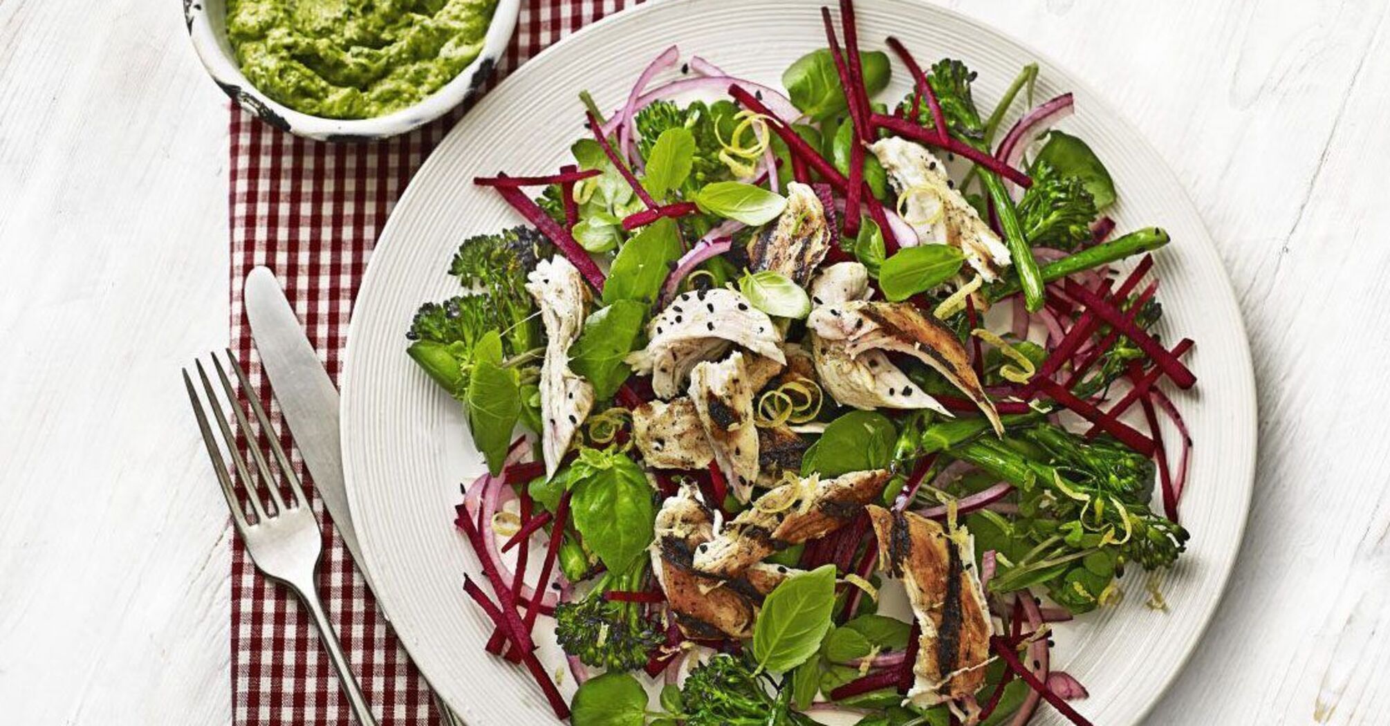 What delicious salad to make with tongue: healthy sauce and lots of vegetables