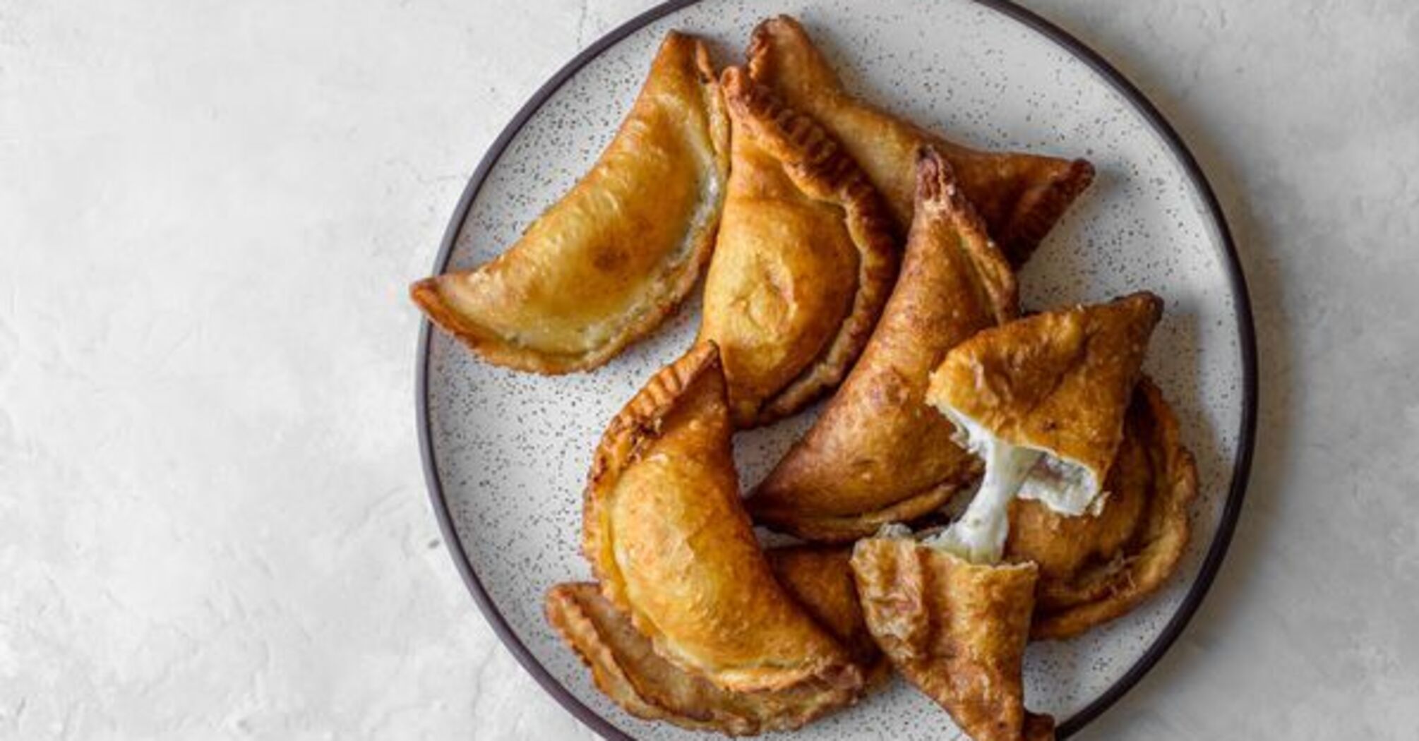 Low-fat crispy belyash pies: no need to fry