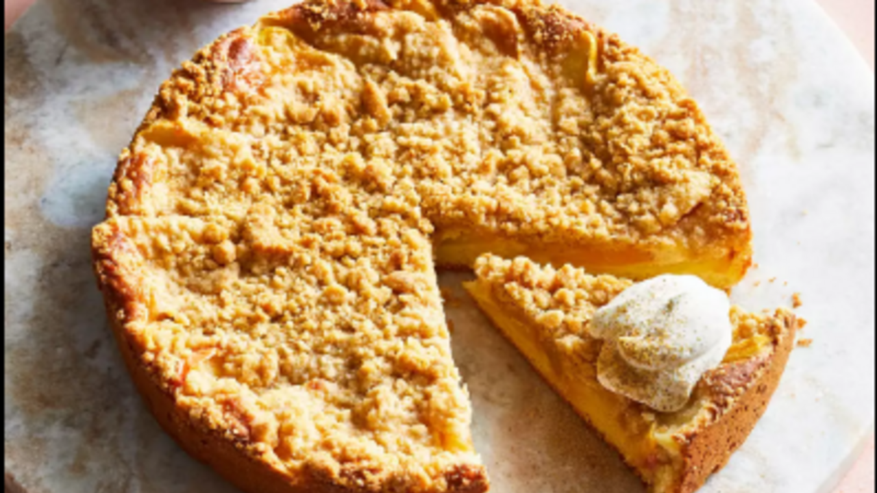 Sour cream cake in a new way: with cookies and coconut flakes