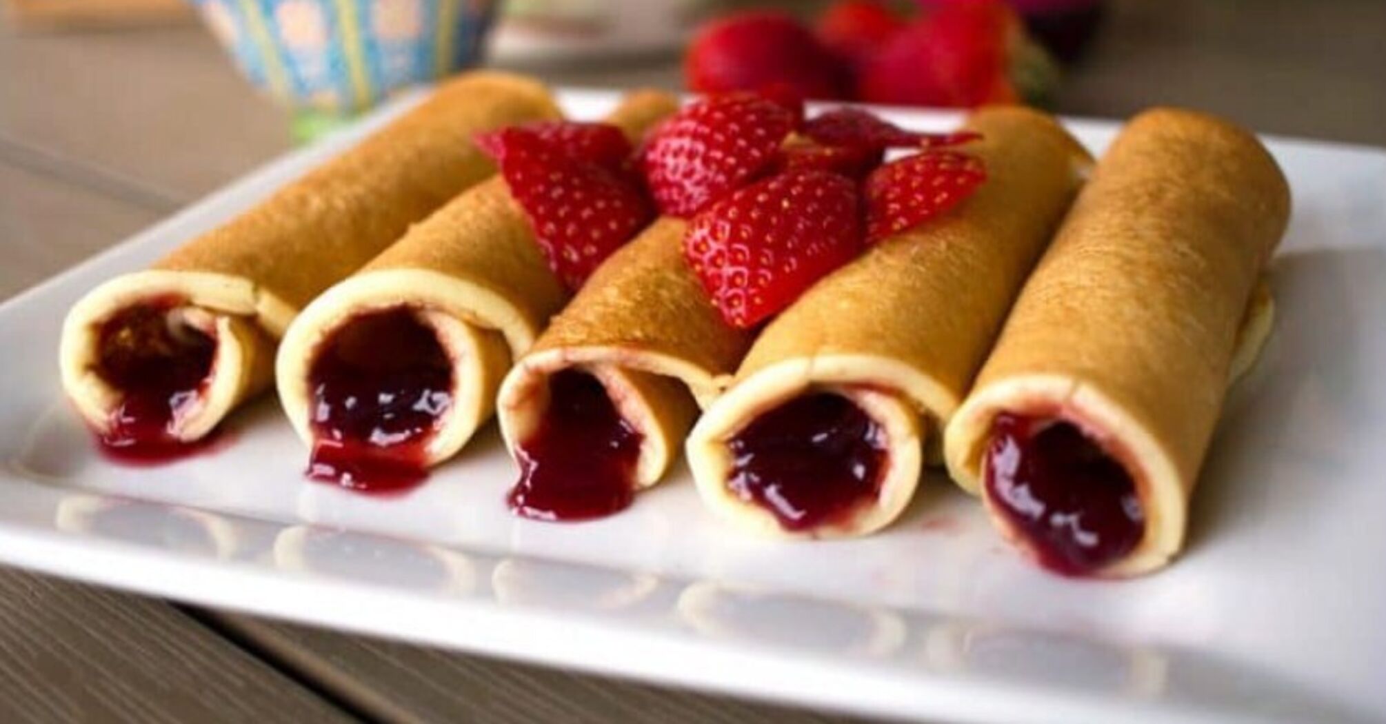 Sweet pancakes in a new way: a recipe for jelly filling