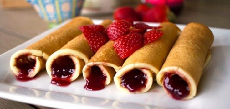 Sweet pancakes in a new way: a recipe for jelly filling