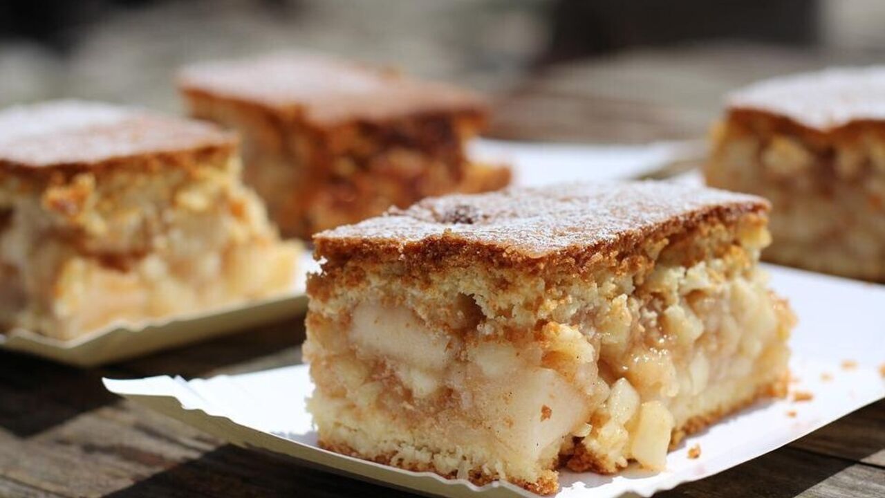 How to cook charlotte properly to make it puffy: effective tips