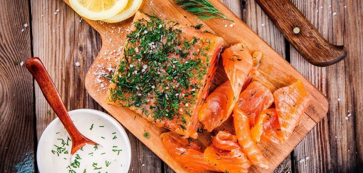 How to quickly salt salmon for sandwiches: you can eat the next day