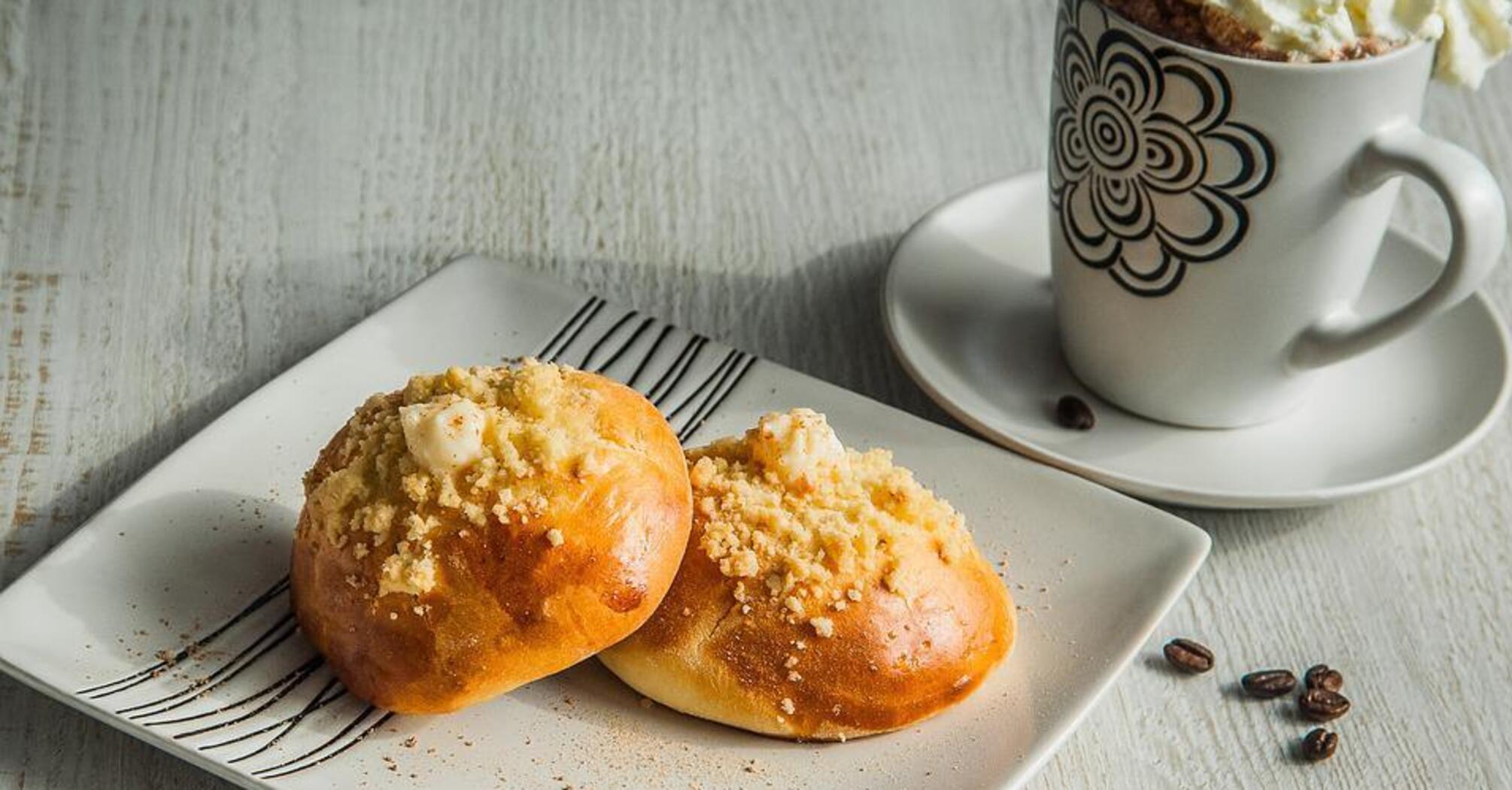 Cherry buns with milk: how to make successful homemade pastries