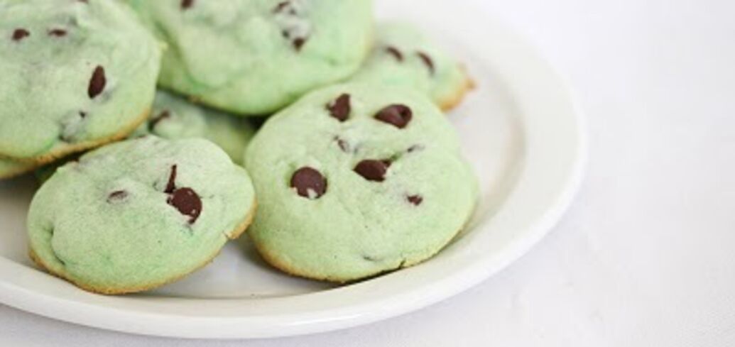 How to make mint cookies: an idea for a simple seasonal dessert