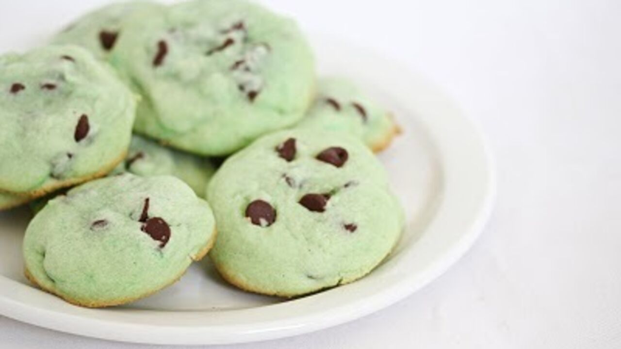 How to make mint cookies: an idea for a simple seasonal dessert