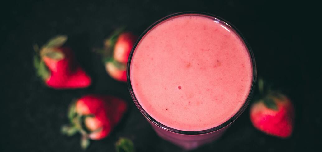 Tastier and healthier than ice cream: cold berry smoothie without sugar and milk
