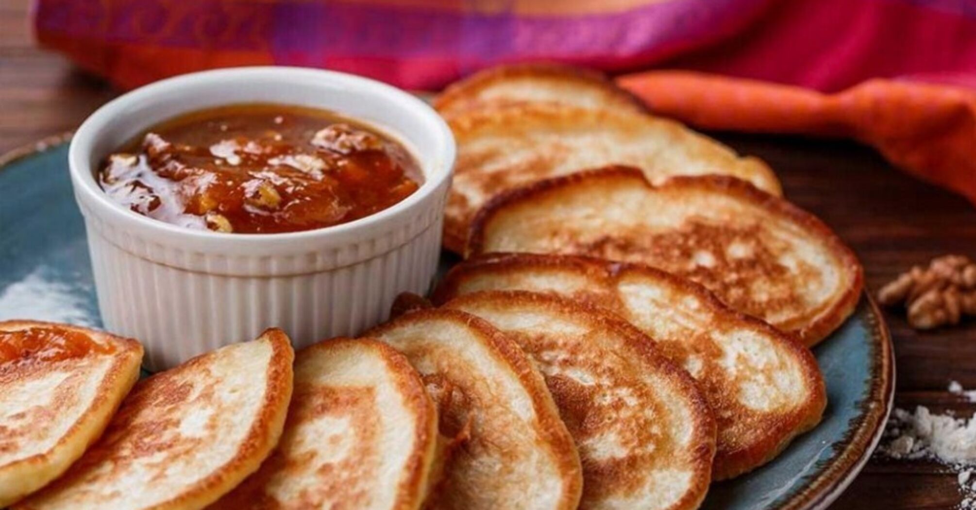 Fluffy apple pancakes without eggs: what to make the dough from