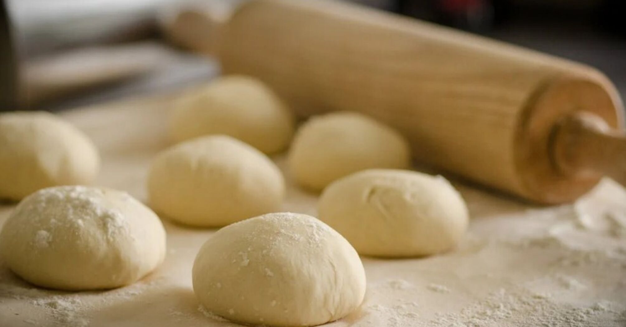 For first courses and more: how to make lazy puff pastry pies with mushrooms