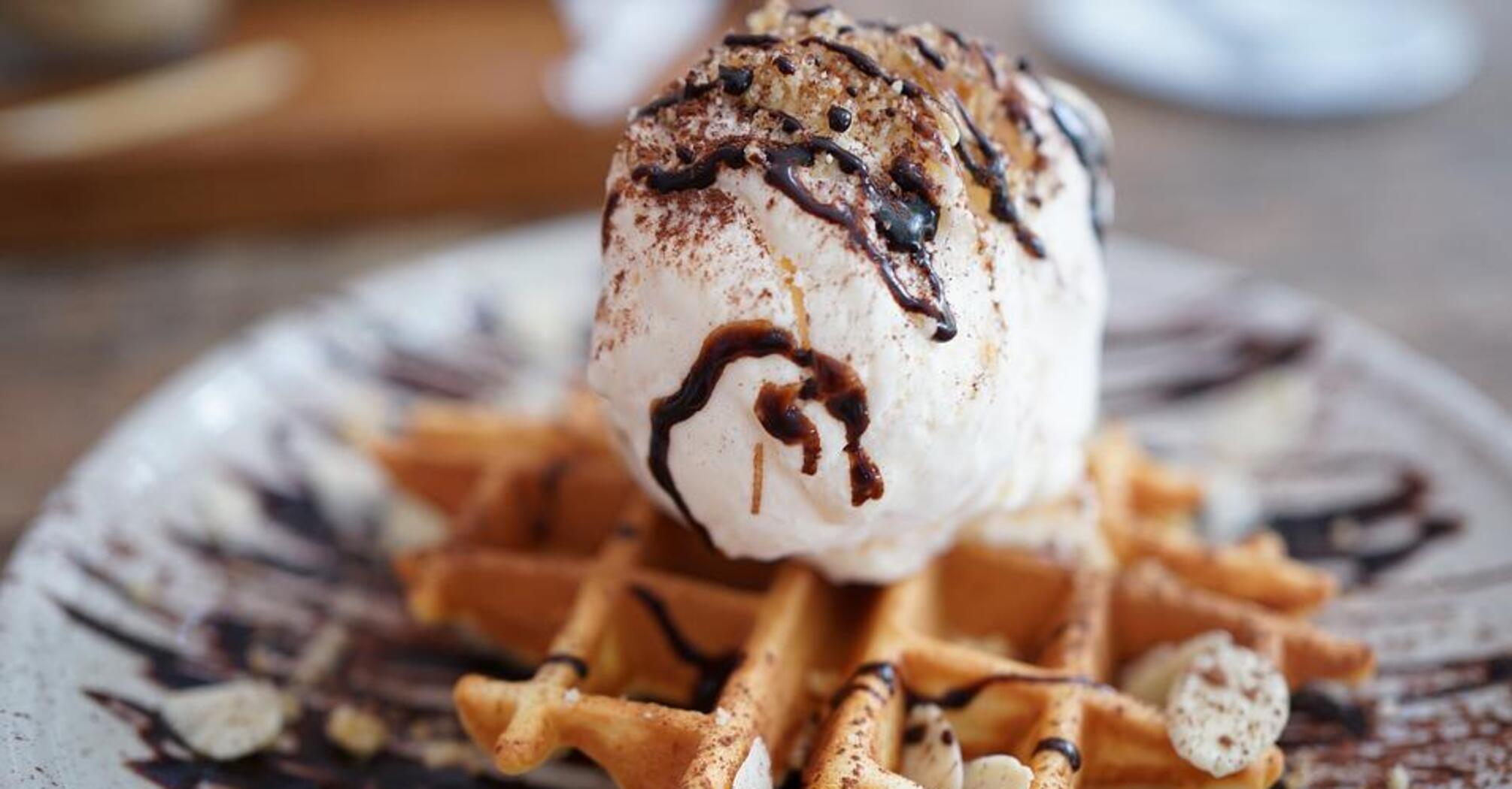 Delicious homemade Straccitella ice cream: you only need four ingredients