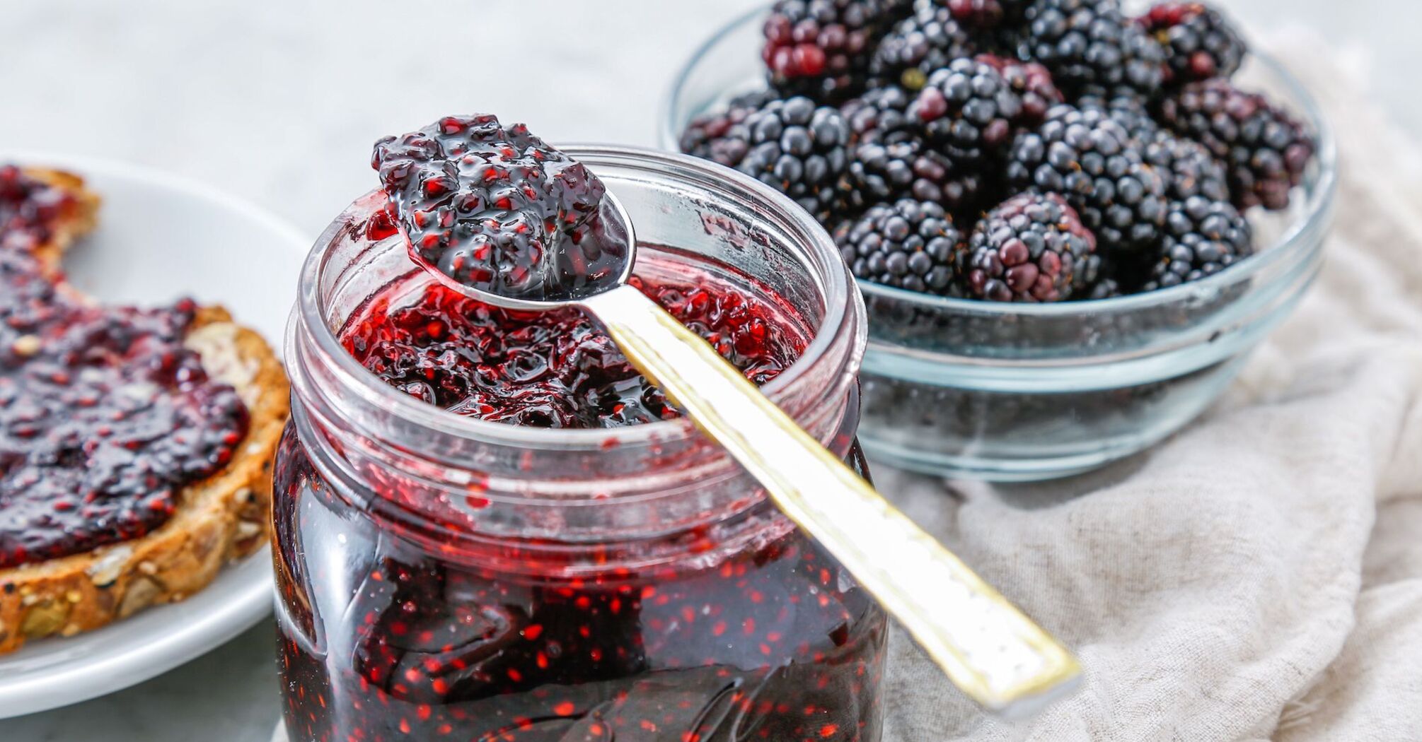 Delicious blackberry jam: preserves maximum vitamins