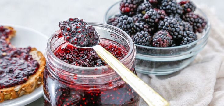 Delicious blackberry jam: preserves maximum vitamins
