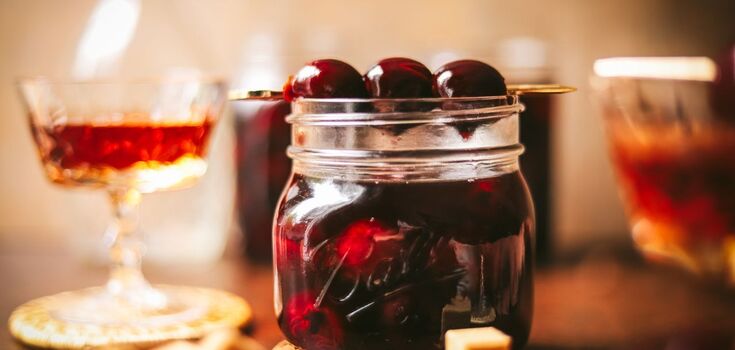 Just berries and sugar: how to make sweet cherries in your own juice for the winter