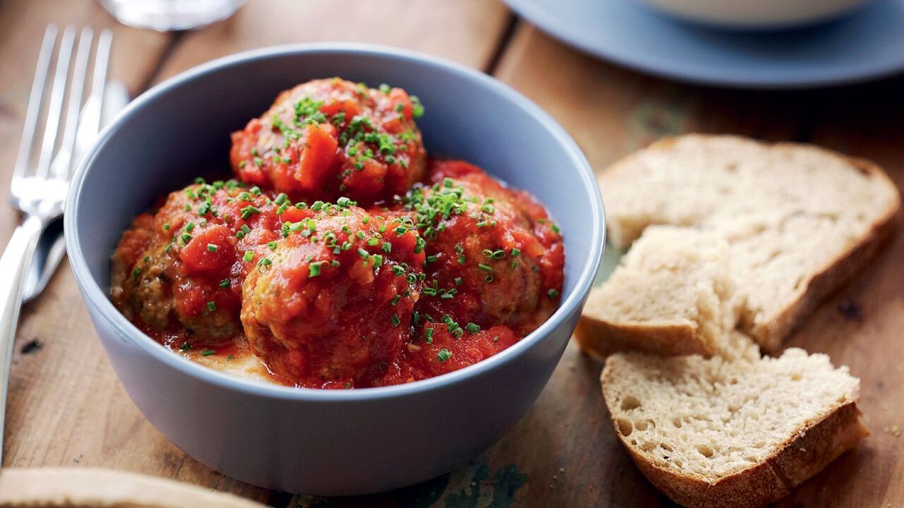 Hearty lunch for a penny: how to cook juicy minced meatballs for porridge, potatoes or pasta