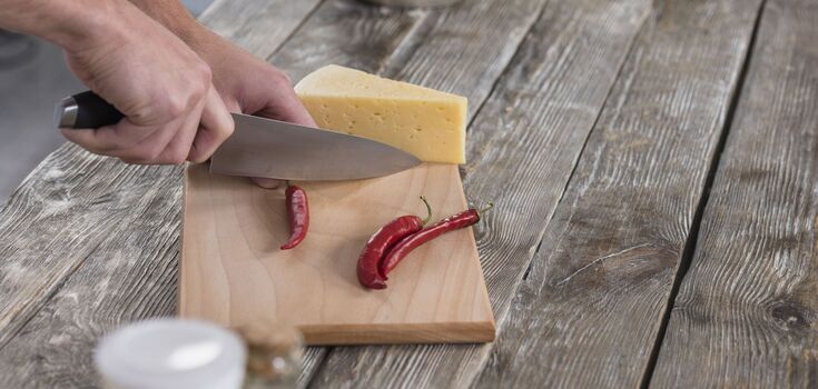 No more odors: how to clean wooden and plastic cutting boards