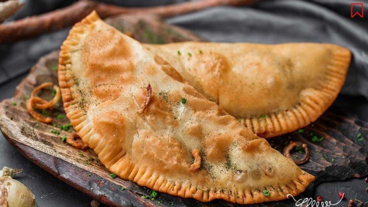 The best dough for chebureks: the pies will be crispy and juicy