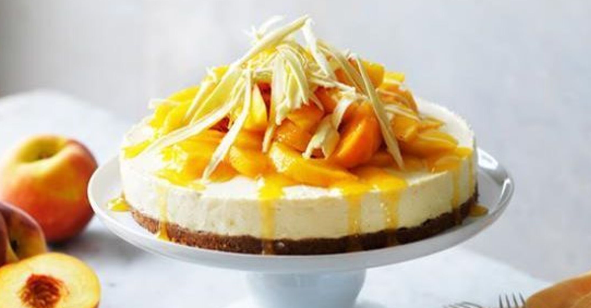 Delicate cheesecake with peaches: no baking required