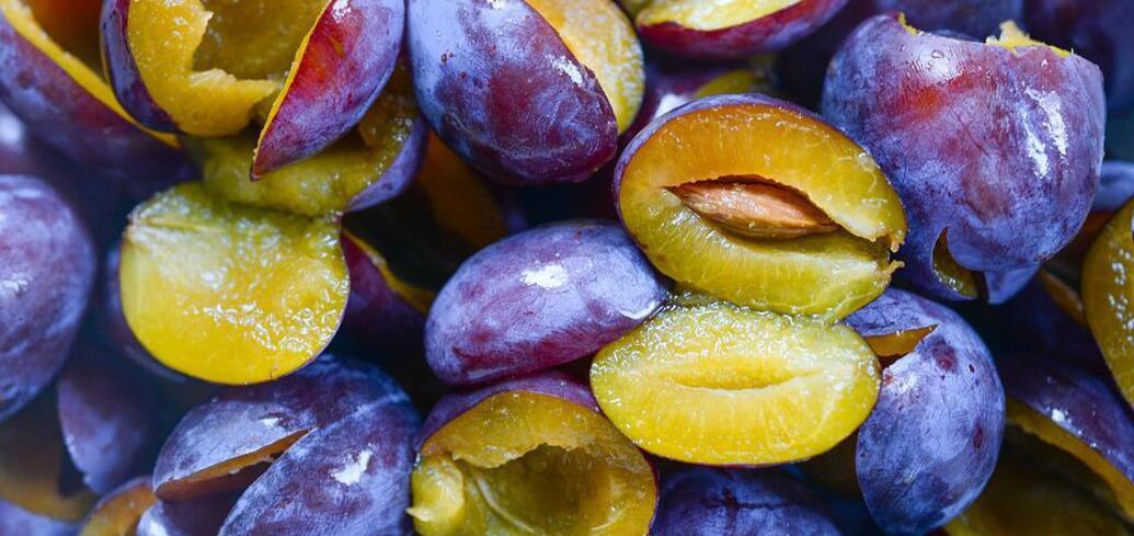 How to freeze plums for the winter in an unusual way: perfect for baking