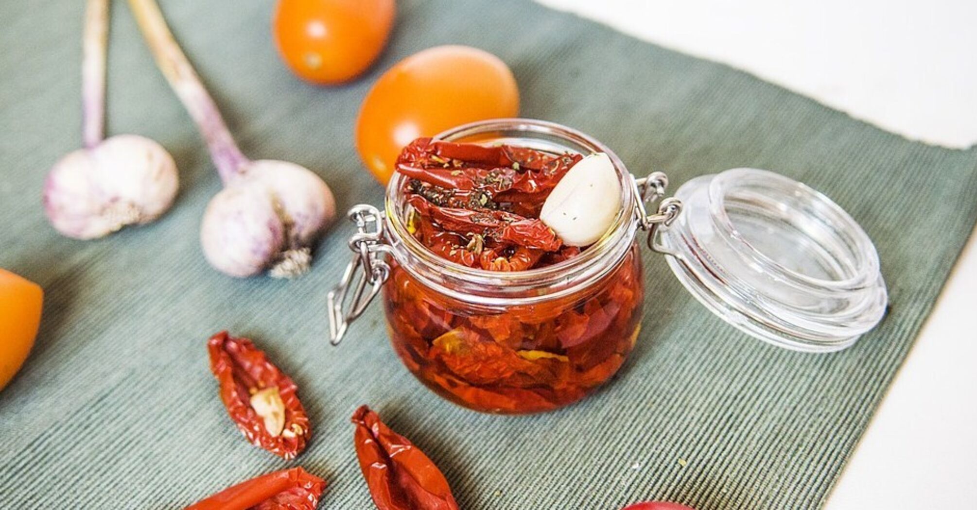How to properly dry tomatoes for the winter: the easiest way