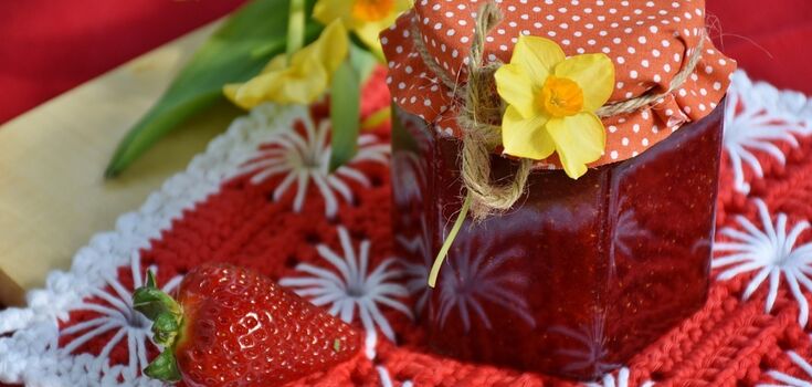 Thick strawberry five minute jam : without boiling and thickeners