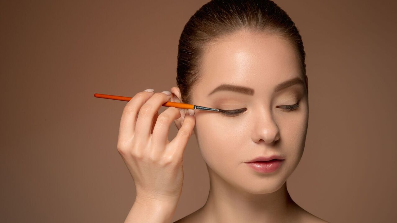 Black or brown eyeliner: how to choose the perfect one for any occasion