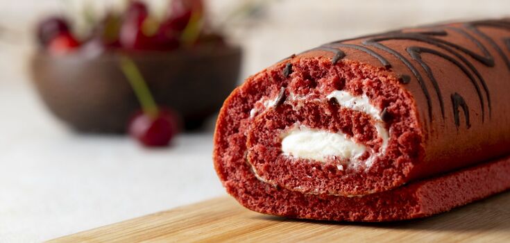 Beet roll with tender stuffing: how to prepare an interesting and tasty appetizer