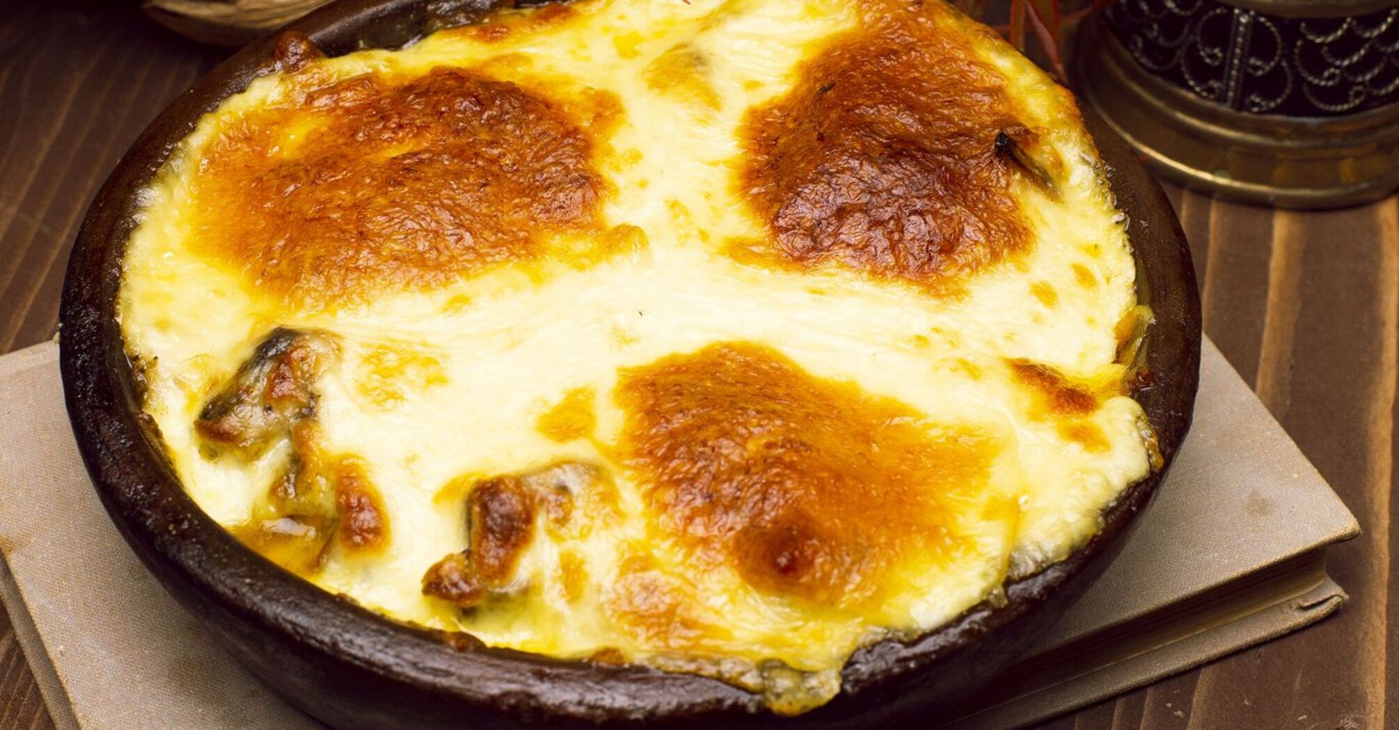 Budget casserole with bechamel sauce: a nutritious, easy-to-prepare dish