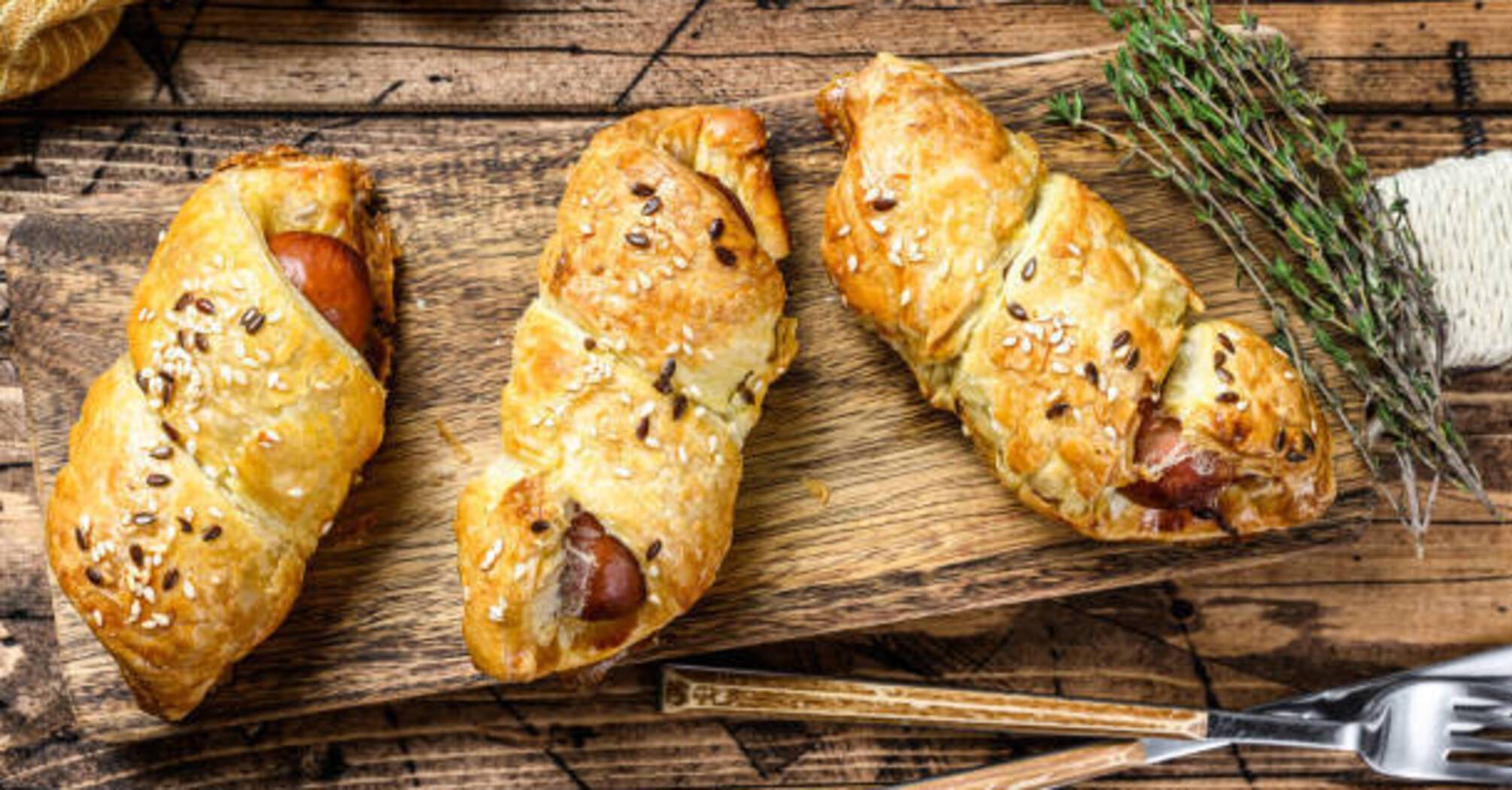 Homemade crispy sausages in dough: what to cook with
