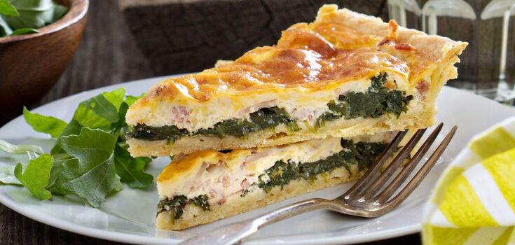 Puff pastry pie with spinach and cheese: a recipe for a delicious appetizer in minutes