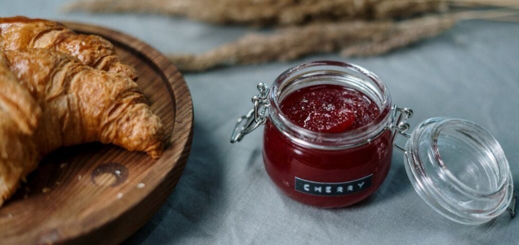 Cherry jam: why you don't need to skim off the foam during cooking